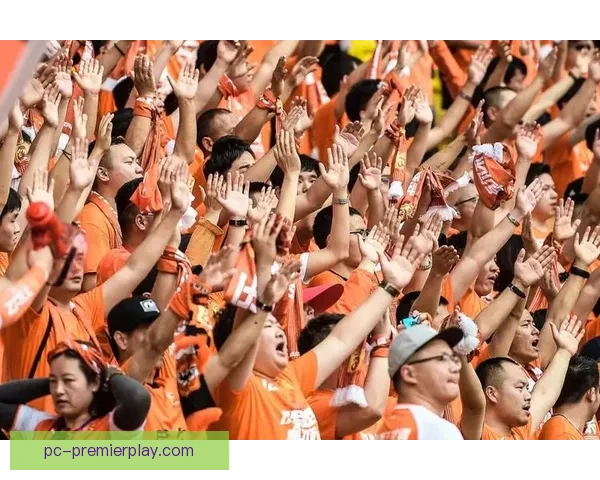 红魔携手石玫瑰致敬看台文化魂 红魔携手石玫瑰致敬看台文化魂