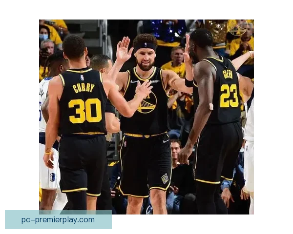 库里恭贺保罗传奇生涯再写华章